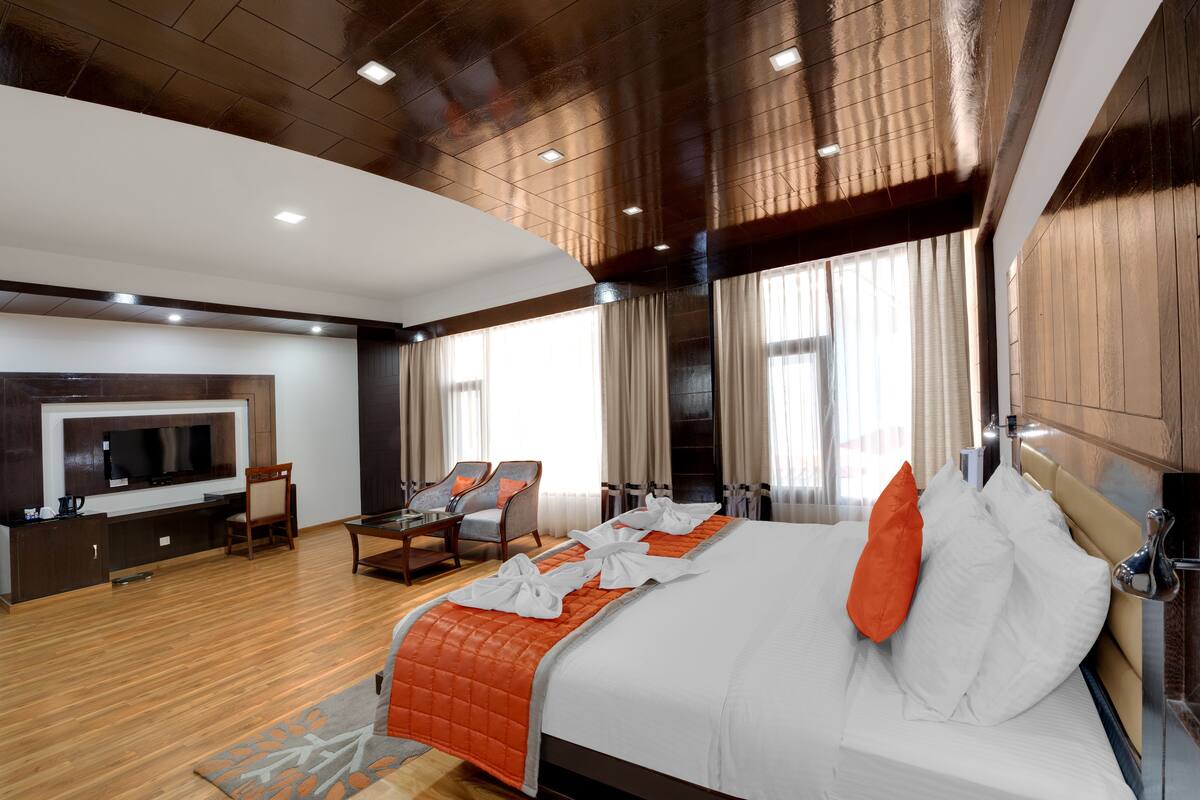 Kamar Mewah, 1 Tempat Tidur King, Bebas Asap Rokok | Brankas, kedap suara, setrika/meja setrika, dan Wi-Fi gratis