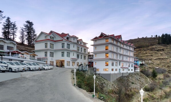 Exterior - The Twin Towers Hotel New Kufri (Theog)