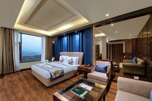 Super Deluxe Room | In-room safe, soundproofing, iron/ironing board, free WiFi - The Twin Towers Hotel New Kufri (Theog)