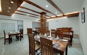 Dining - The Twin Towers Hotel New Kufri (Theog)