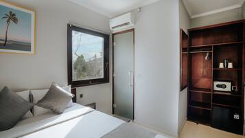 Chambre Double Deluxe | Minibar, coffres-forts dans les chambres, bureau, chambres insonorisées