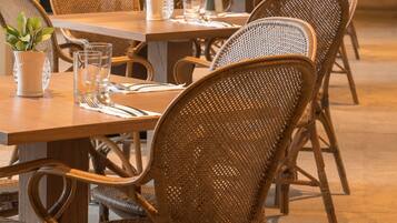 Daily cooked-to-order breakfast (IDR 200000 per person)
