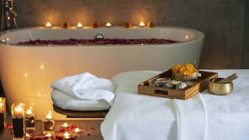 Couples treatment rooms, body treatments, aromatherapy