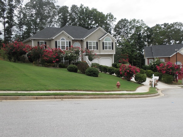 Exterior - Metro Atlanta Apartment in a House in Douglasville, Georgia 30135 U.S.A. (Douglasville)