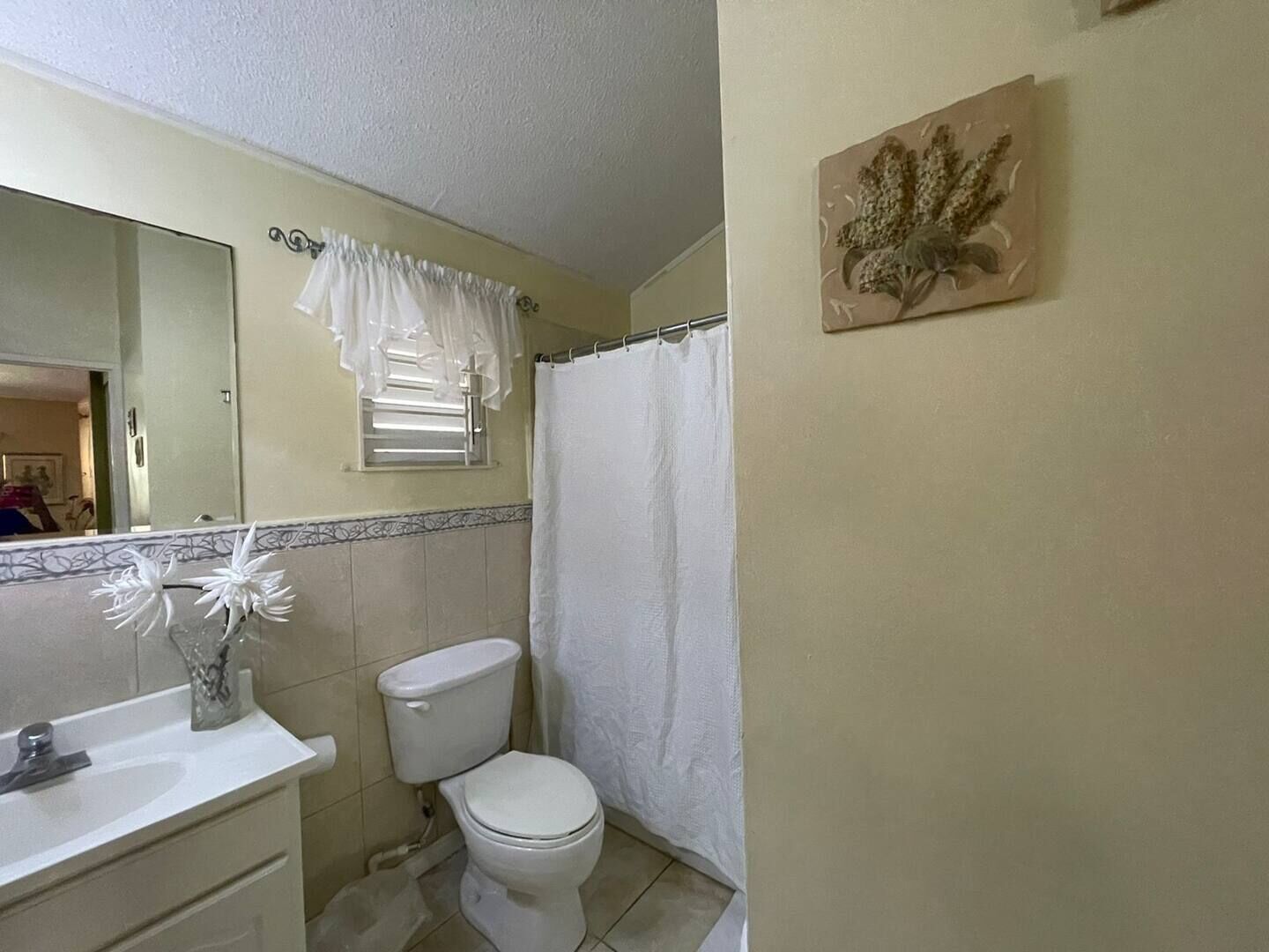 Articles de toilette gratuits, sèche-cheveux, serviettes fournies