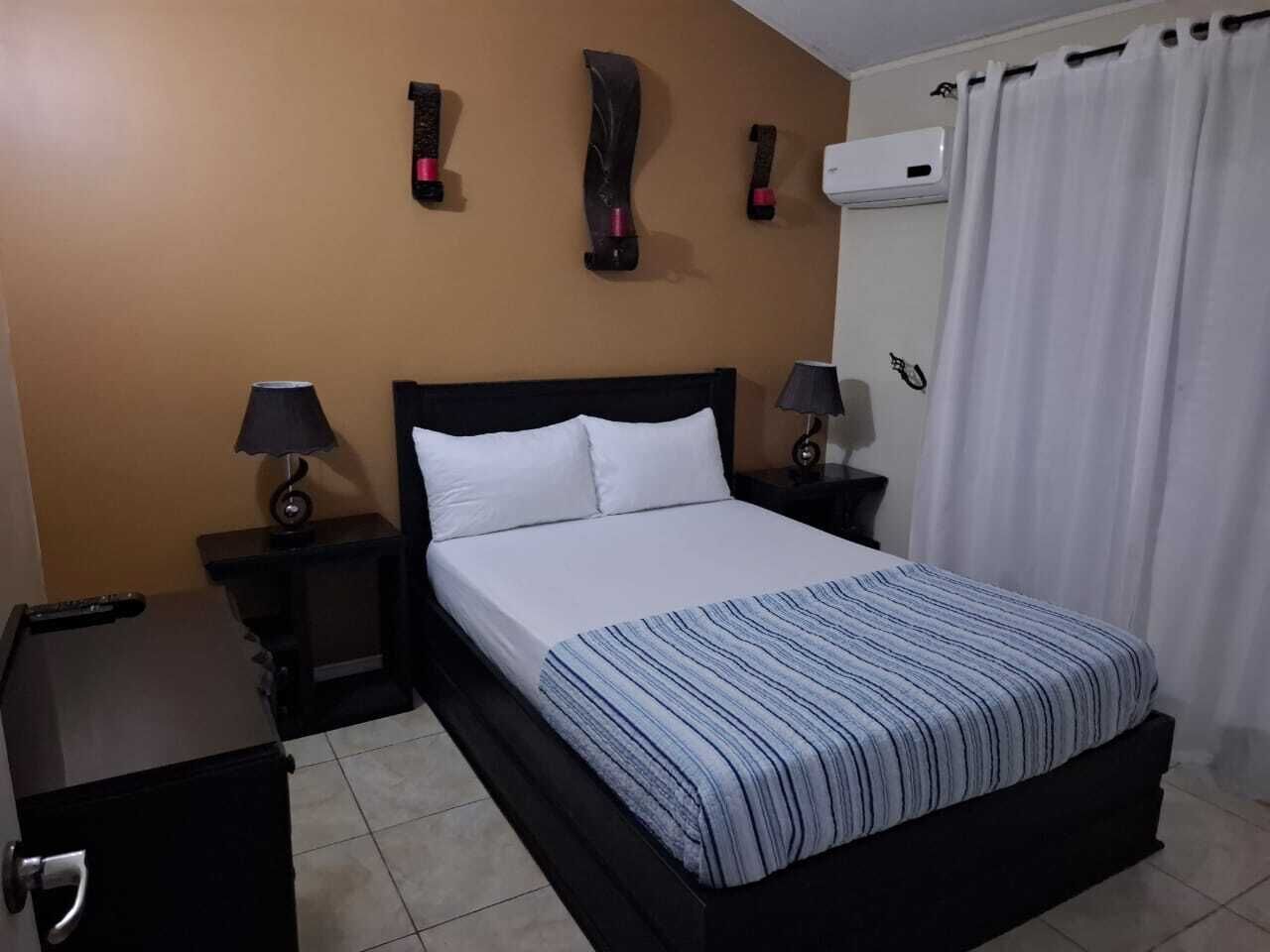 2 多间卧室、熨斗/熨衣板、WiFi、床单