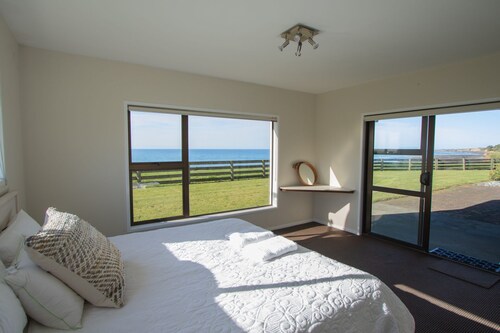 Spacious Waterfront Apartment in New Plymouth