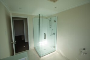 Shower, towels