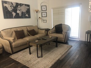 Smart TV, DVD player - 3br/2.5b Townhouse Gated Resort Near Disney Parks!!!⭐️⭐️⭐️⭐️⭐️ (Davenport)