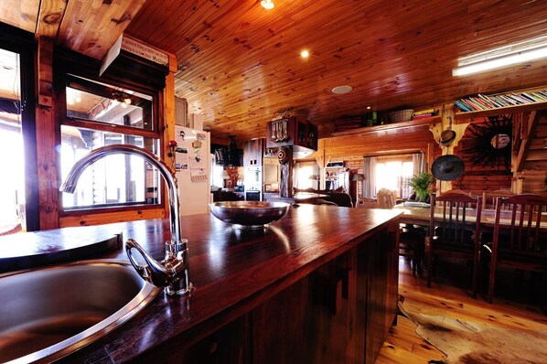 House, 4 Bedrooms, Non Smoking, Sea View | Private kitchen