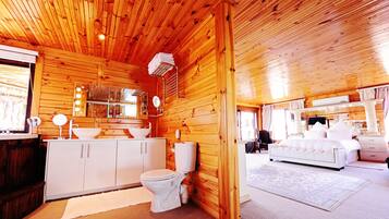 House, 4 Bedrooms, Non Smoking, Sea View | Bathroom | Separate tub and shower, deep soaking tub, hair dryer, towels