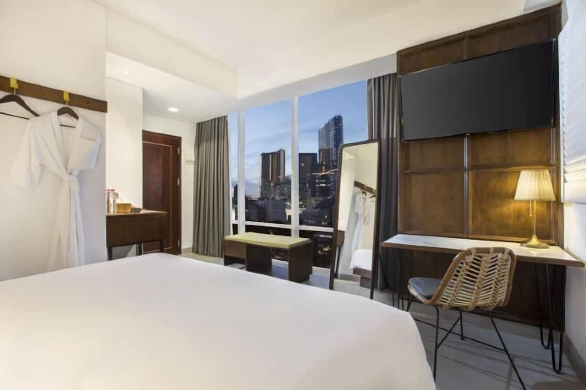 1 bedroom, in-room safe, desk, laptop workspace