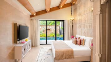 Luxury Villa (Pool & Garden)