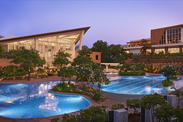 Outdoor pool, pool umbrellas, sun loungers