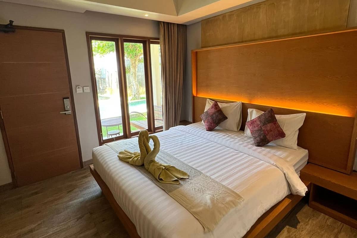 Deluxe Double Room with Swimming Pool Access | In-room safe, desk, soundproofing, free WiFi