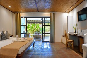 Deluxe Double Room with Patio | Minibar, desk, soundproofing, cribs/infant beds