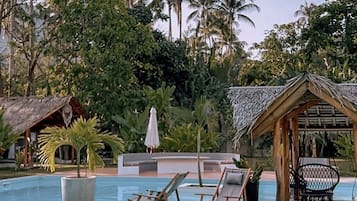 Außenpool, Liegestühle