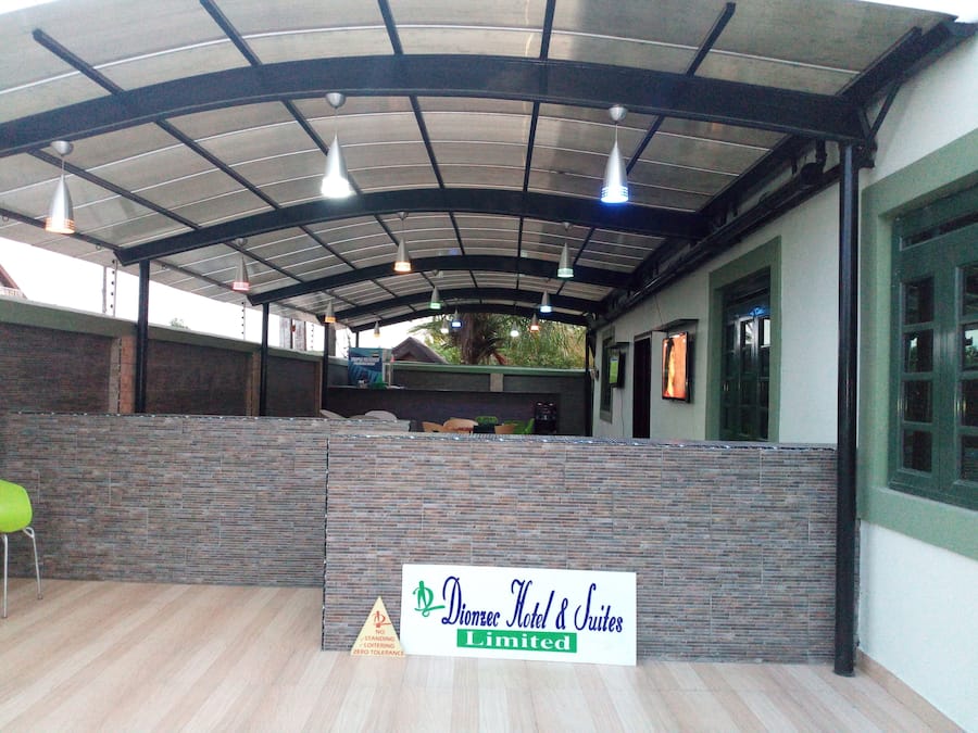 Frokost, lunsj og middag serveres, internasjonale retter