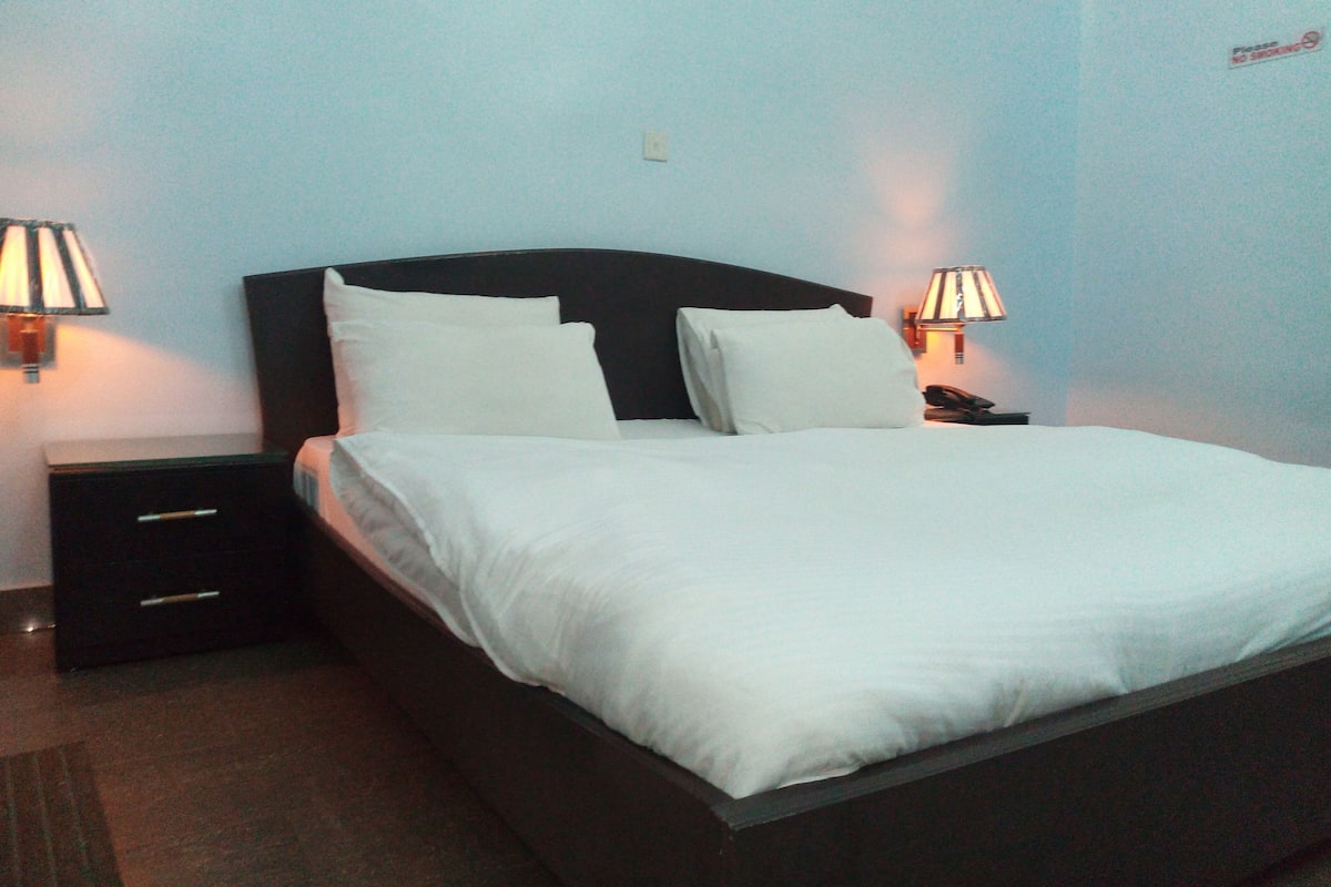 Quarto executivo, 1 cama Queen, para não fumantes | Roupas de cama de algodão egípcio, roupas de cama premium