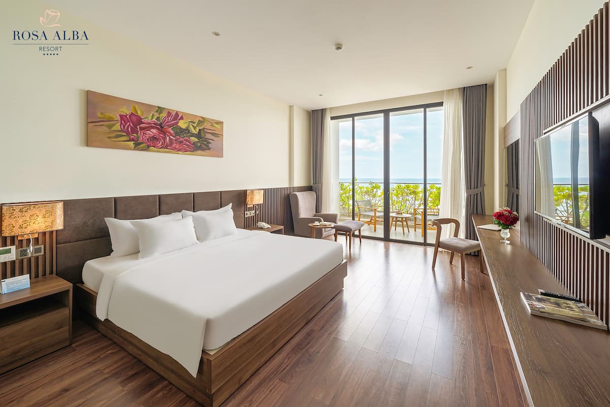 1 bedroom, premium bedding, minibar, in-room safe
