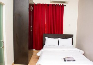 Executive Suite | In-room safe, desk, laptop workspace, free WiFi - Esporta Hotel Yaba (Lagos)