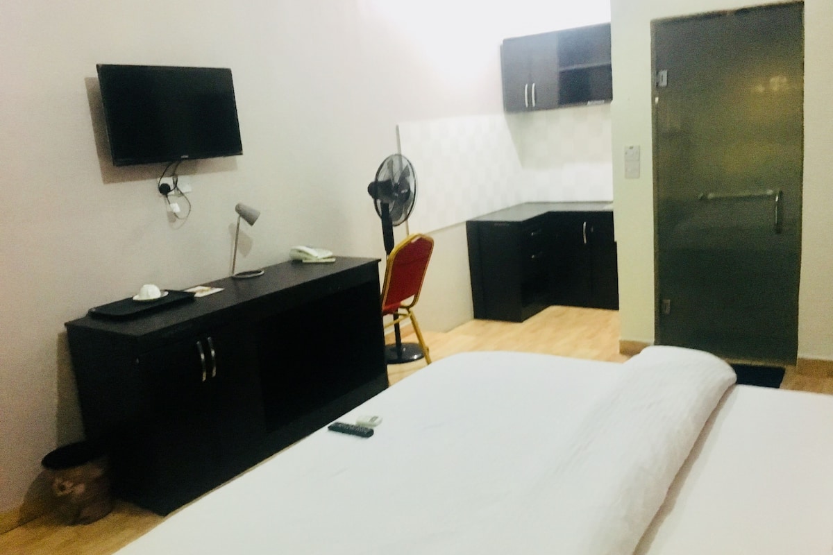 In-room safe, desk, laptop workspace, free WiFi
