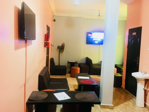 Bar (on property) - Esporta Hotel Yaba (Lagos)