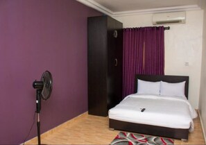Luxury Room | In-room safe, desk, laptop workspace, free WiFi - Esporta Hotel Yaba (Lagos)