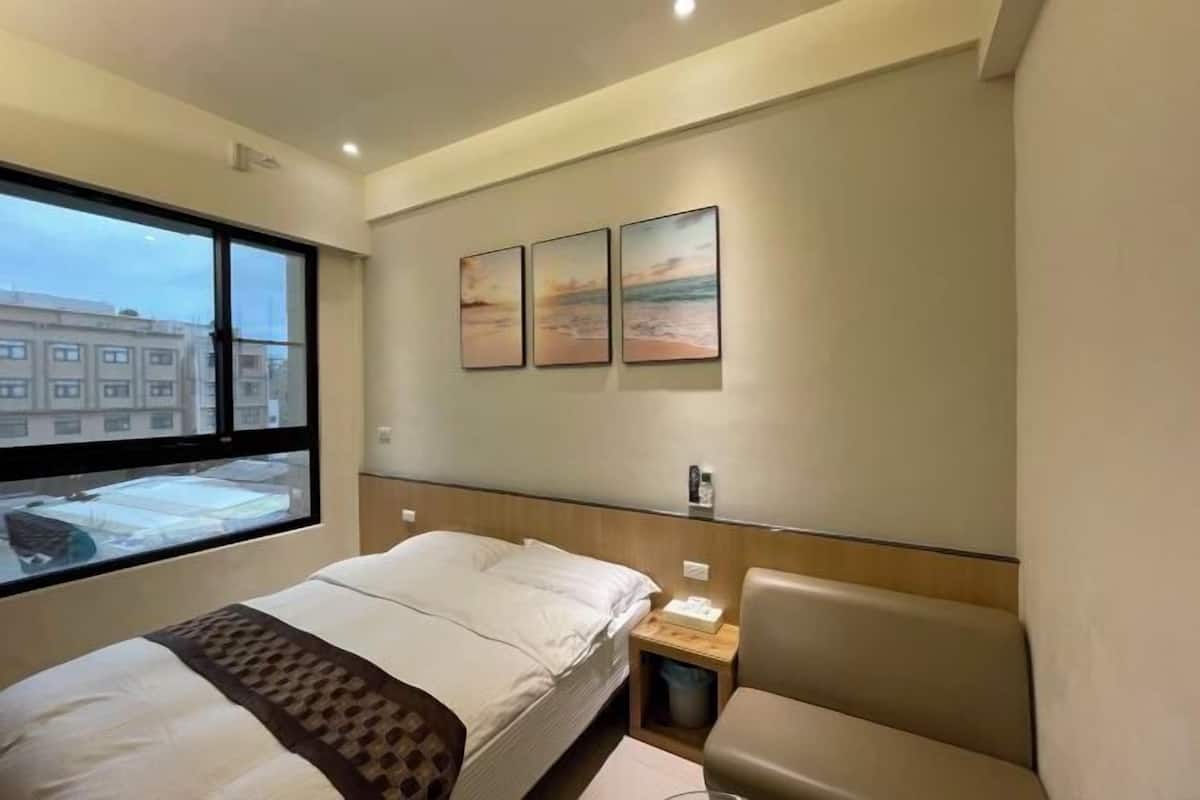 1 bedroom, blackout curtains, soundproofing, free WiFi