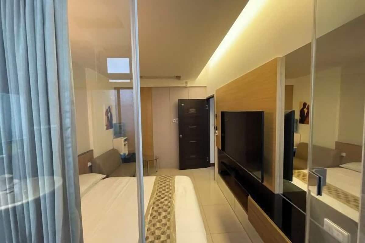 1 bedroom, blackout curtains, soundproofing, free WiFi