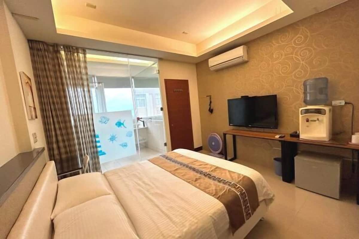 1 bedroom, blackout curtains, soundproofing, free WiFi