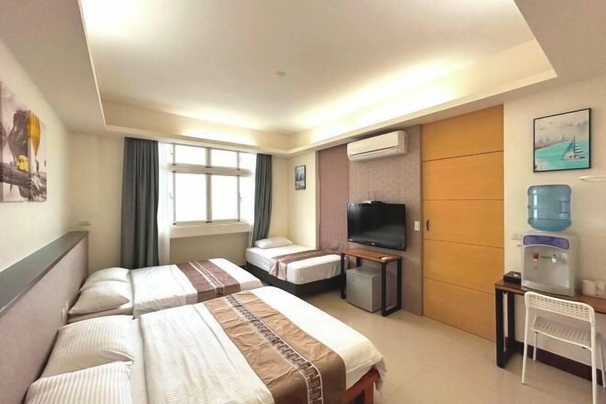 Blackout curtains, soundproofing, free WiFi, bed sheets