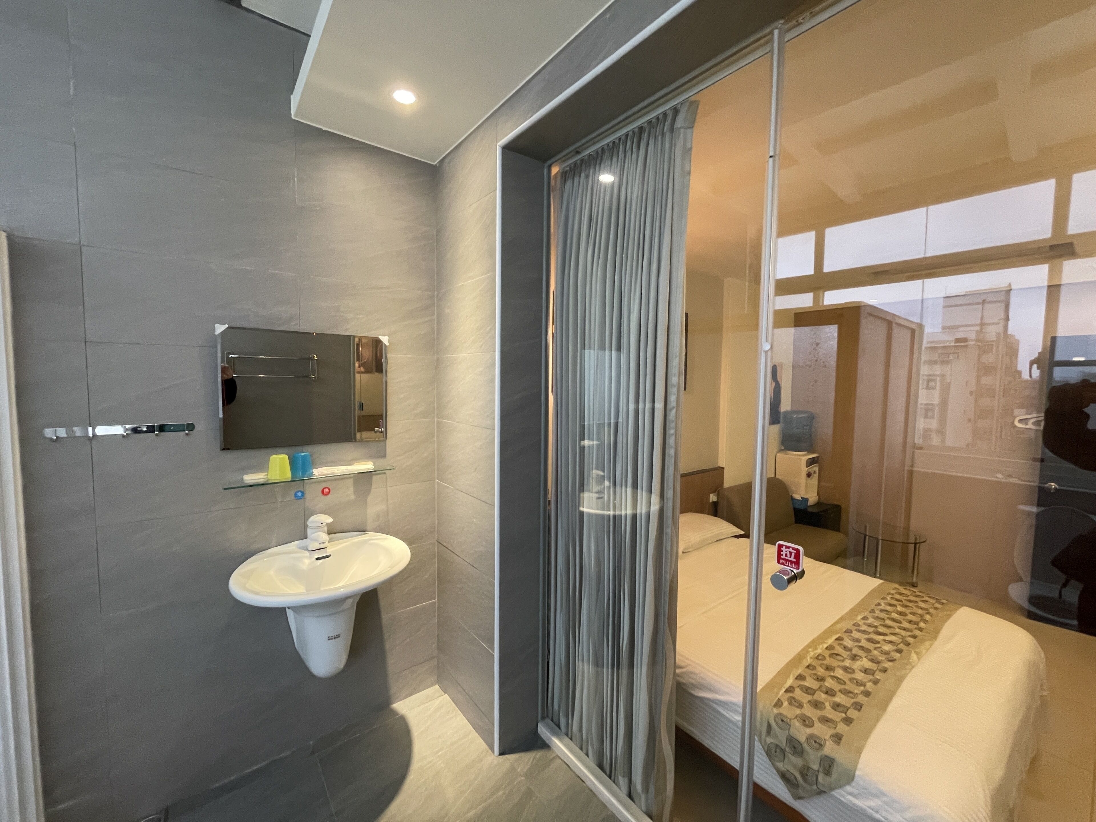 VIP 二人房 | 遮光布/窗簾、隔音、免費無線上網、床單