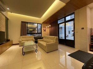 VIP Double Room | Living room | Flat-screen TV - Cherry Inn (Magong)
