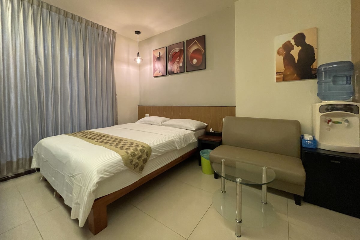 1 bedroom, blackout curtains, soundproofing, free WiFi