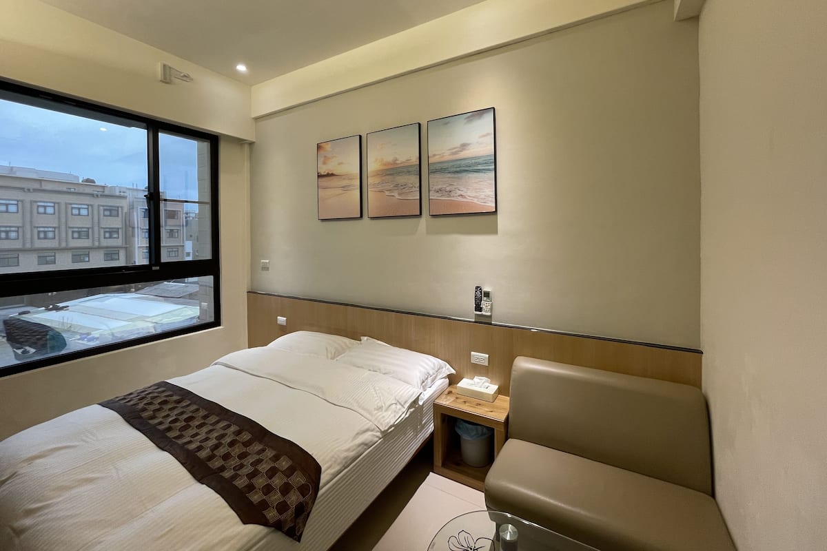 1 bedroom, blackout curtains, soundproofing, free WiFi