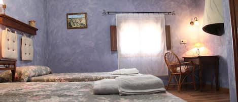 Standard Twin Room, 1 Bedroom, Shared Bathroom