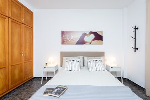 2 habitaciones, tabla de planchar con plancha y acceso a internet 