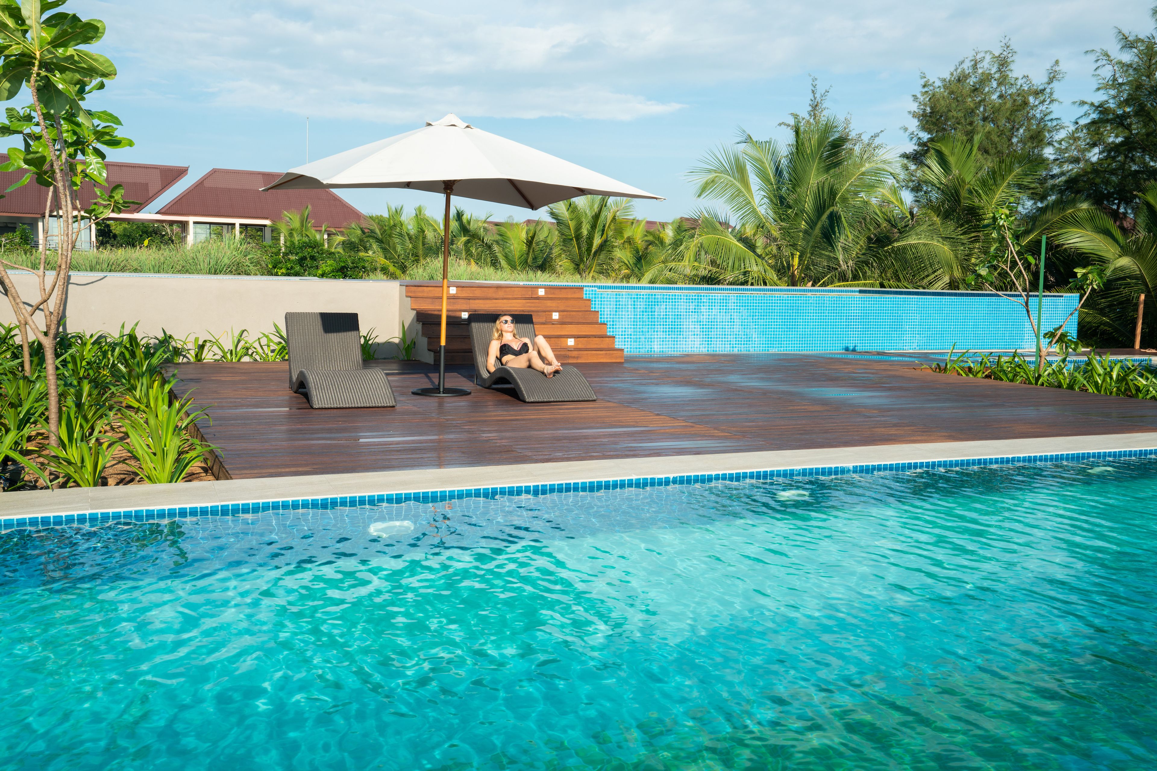 3 piscinas al aire libre (de 06:00 a 22:00), sombrillas, tumbonas