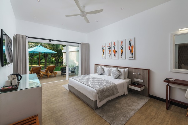 Luxury Bungalow, 1 King Bed | Terrace/patio