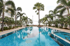 Hồ bơi ngoài trời 