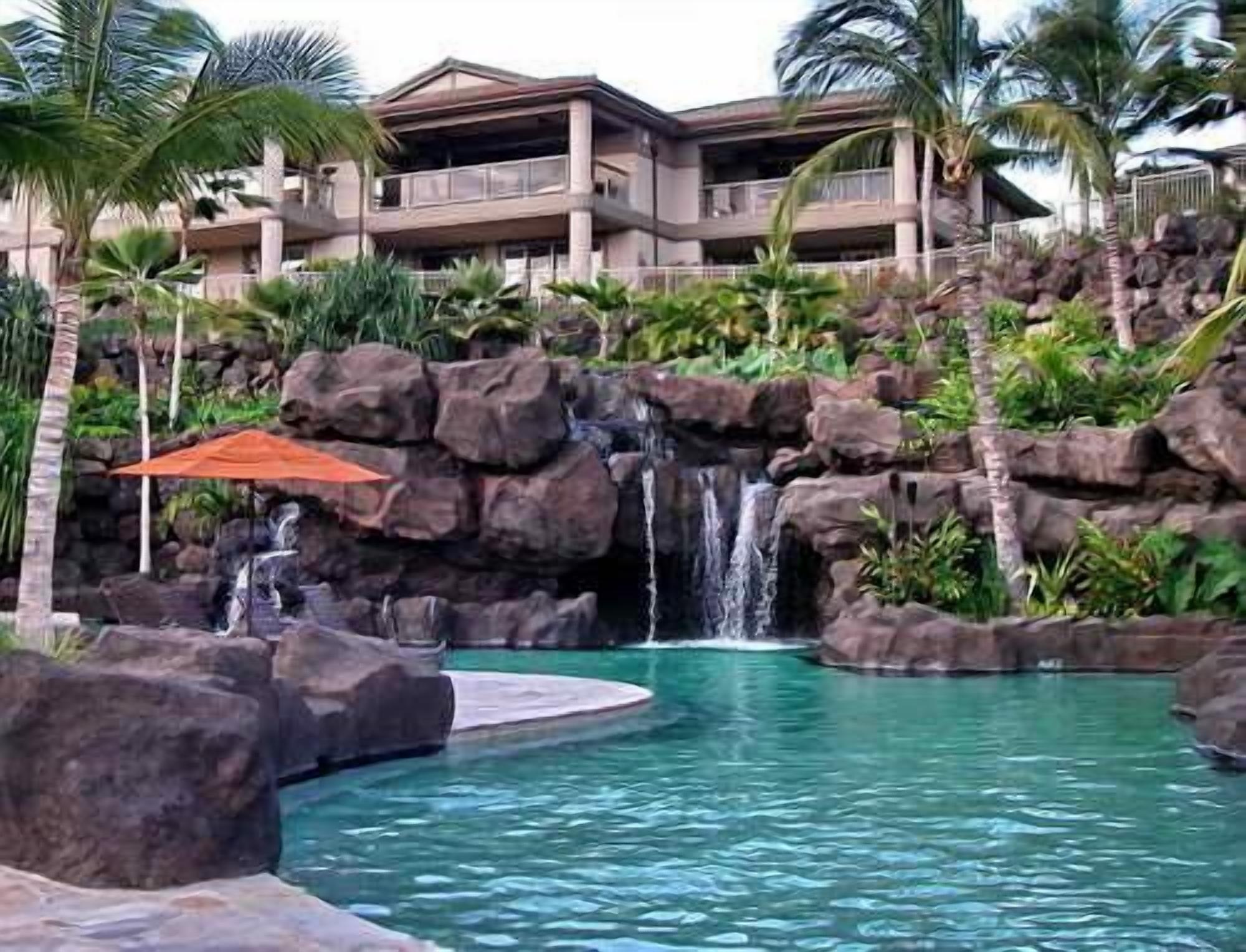 Alberca al aire libre y alberca climatizada