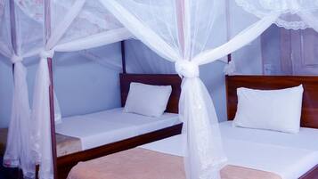 Habitación con 2 camas individuales | Ropa de cama de alta calidad, escritorio, wifi gratis y ropa de cama