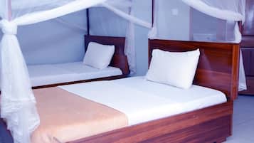 Habitación con 2 camas individuales | Ropa de cama de alta calidad, escritorio, wifi gratis y ropa de cama