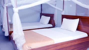 Habitación con 2 camas individuales | Ropa de cama de alta calidad, escritorio, wifi gratis y ropa de cama