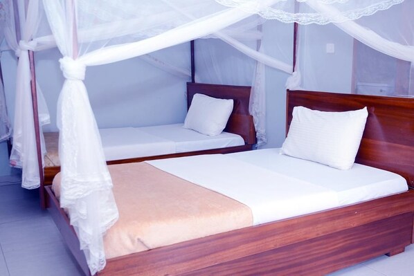 Ropa de cama de alta calidad, escritorio, wifi gratis y ropa de cama