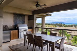 Outdoor dining - I.P.M PRESENTS: HOOLEI 99-2 BRAND NEW REMODEL - WOW! FLEXIBLE CANCELATION POLICY (Kihei)