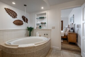 Bathtub, hair dryer, towels, soap - I.P.M PRESENTS: HOOLEI 99-2 BRAND NEW REMODEL - WOW! FLEXIBLE CANCELATION POLICY (Kihei)