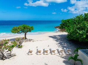 På stranden