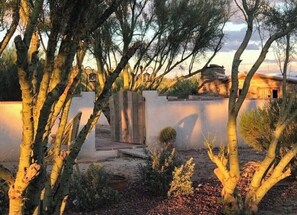 المنطقة المحيطة بالمنشأة